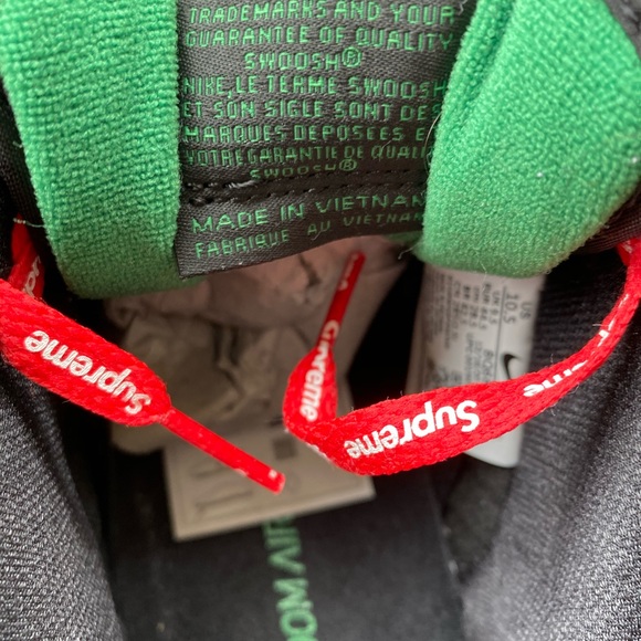 NIKE SB DUNK LOW PRO sneakers arrived in a green ,white and black color. - Picture 6 of 8